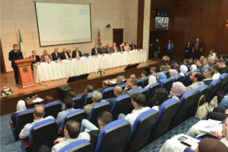 رئيس جامعة البترا يلتقي الطلبة المستجدين للعام الجامعي 2025/2026