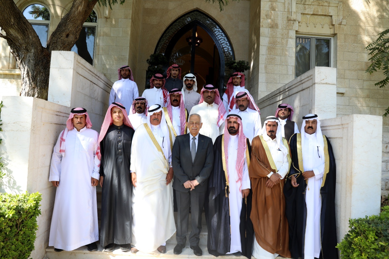 صورة حول : العيسوي: الأردن بقيادة الملك يمضي بثقة في مشروع وطني يعلي قيمة الإنسان ويصون كرامته العيسوي: الأردن بقيادة الملك يمضي بثقة في مشروع وطني يعلي قيمة الإنسان ويصون كرامته