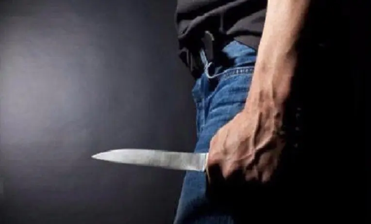 رجل يطعن طليقته في إربد