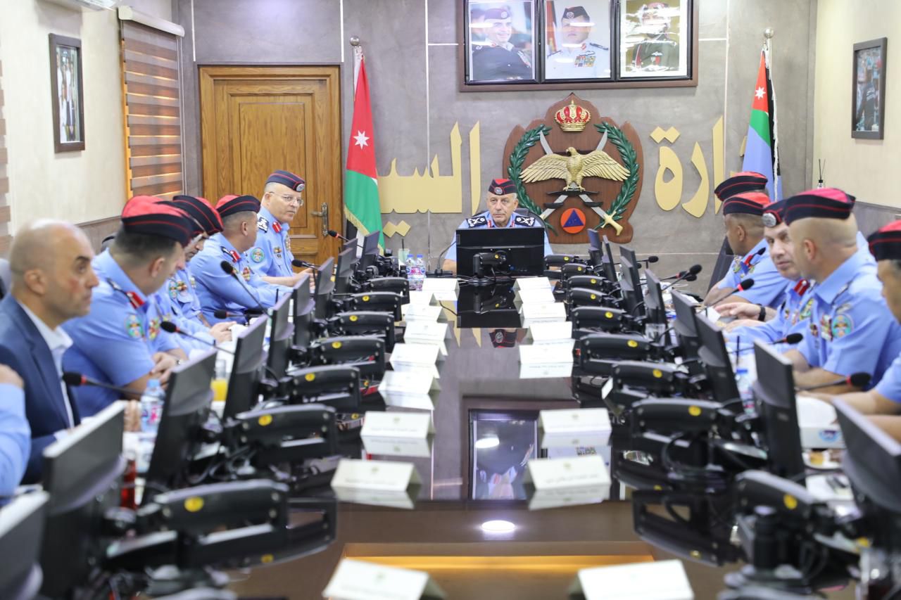 عاجل | مدير الأمن العام يلتقي مديري الإدارات المرورية في إدارة السير