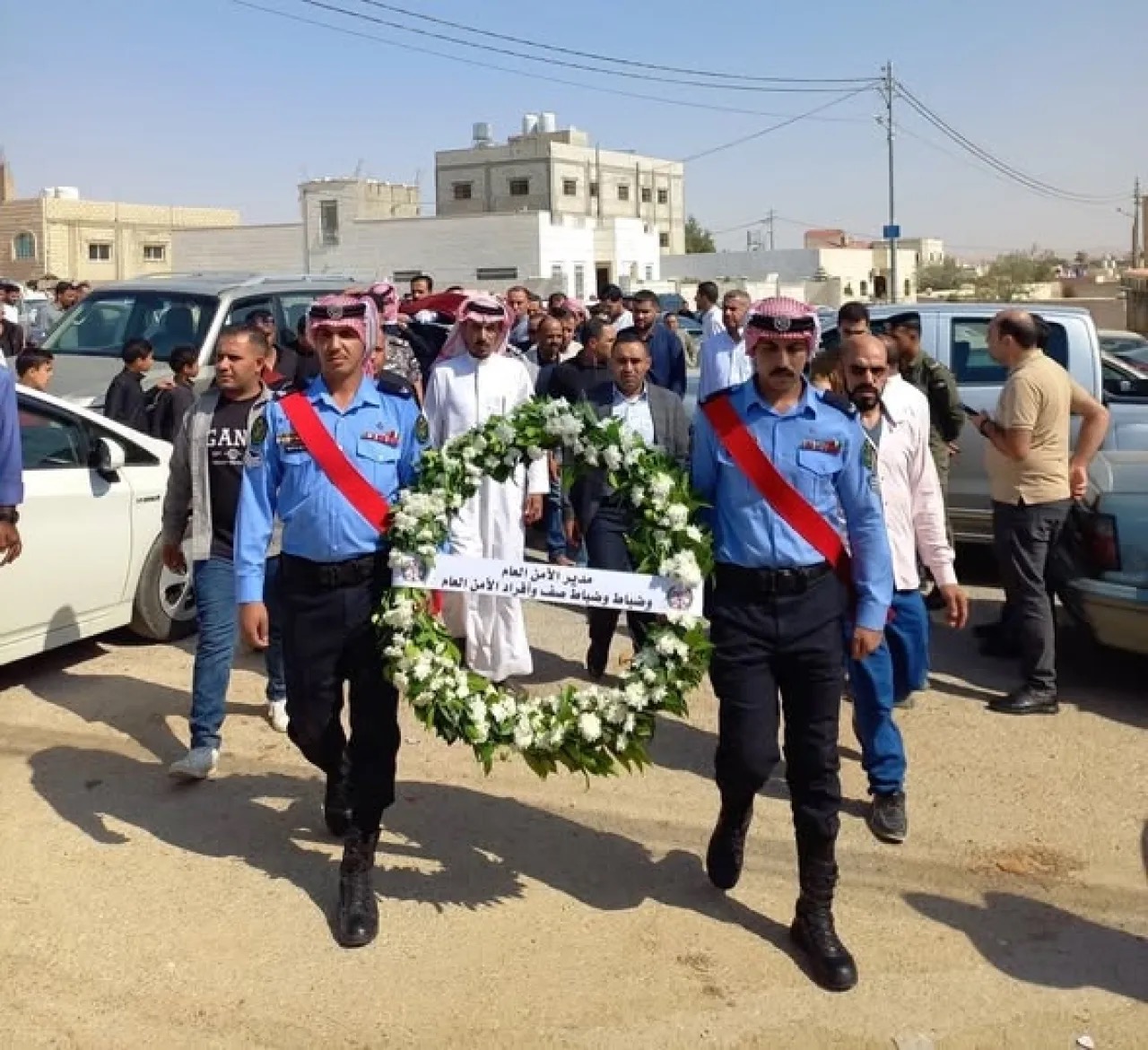 تشييع جثمان الملازم عبدالله الخضير وسط حضور رفاقه في السلاح