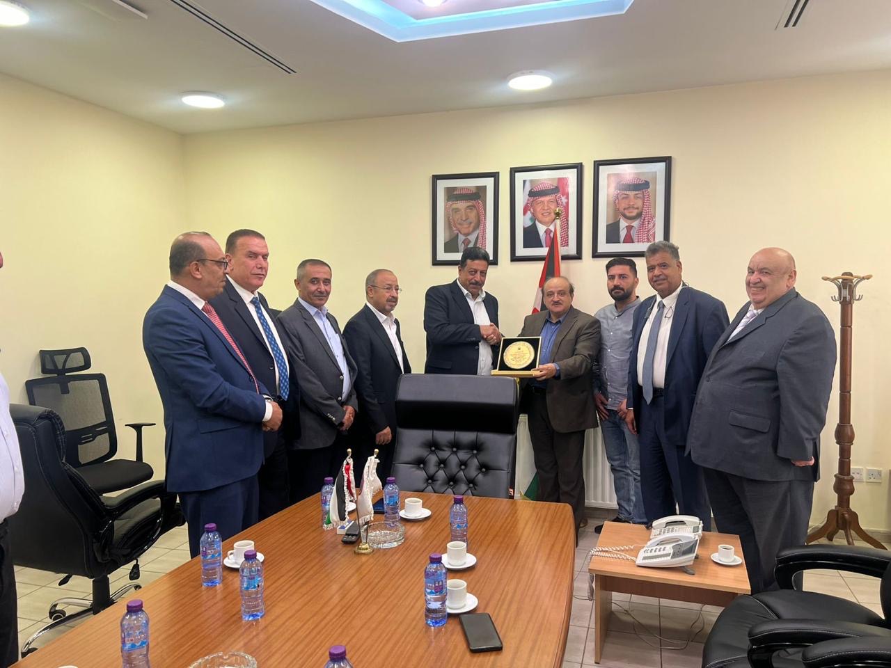 حزب البناء الوطني يزور شركة الكهرباء الأردنية