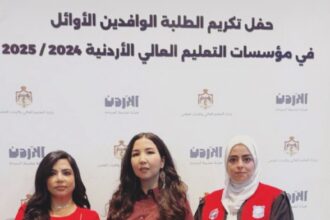 تكريم طالبتين وافدتين من عمان الأهلية في حفل الأوائل بوزارة التعليم العالي