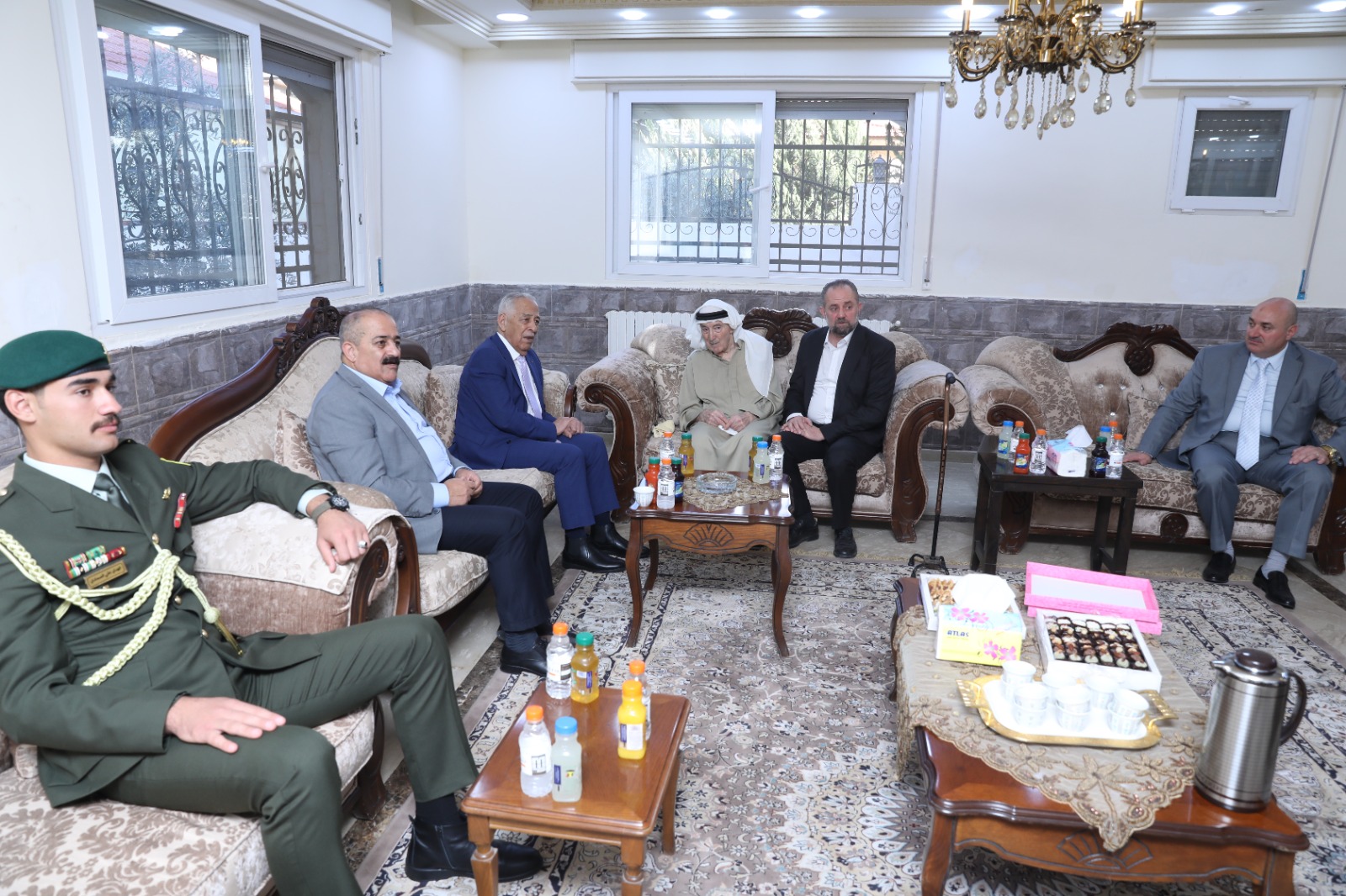 صورة حول : العيسوي ينقل تمنيات الملك وولي العهد للوزيرين العكور وأبو عين بتمام الصحة العيسوي ينقل تمنيات الملك وولي العهد للوزيرين العكور وأبو عين بتمام الصحة