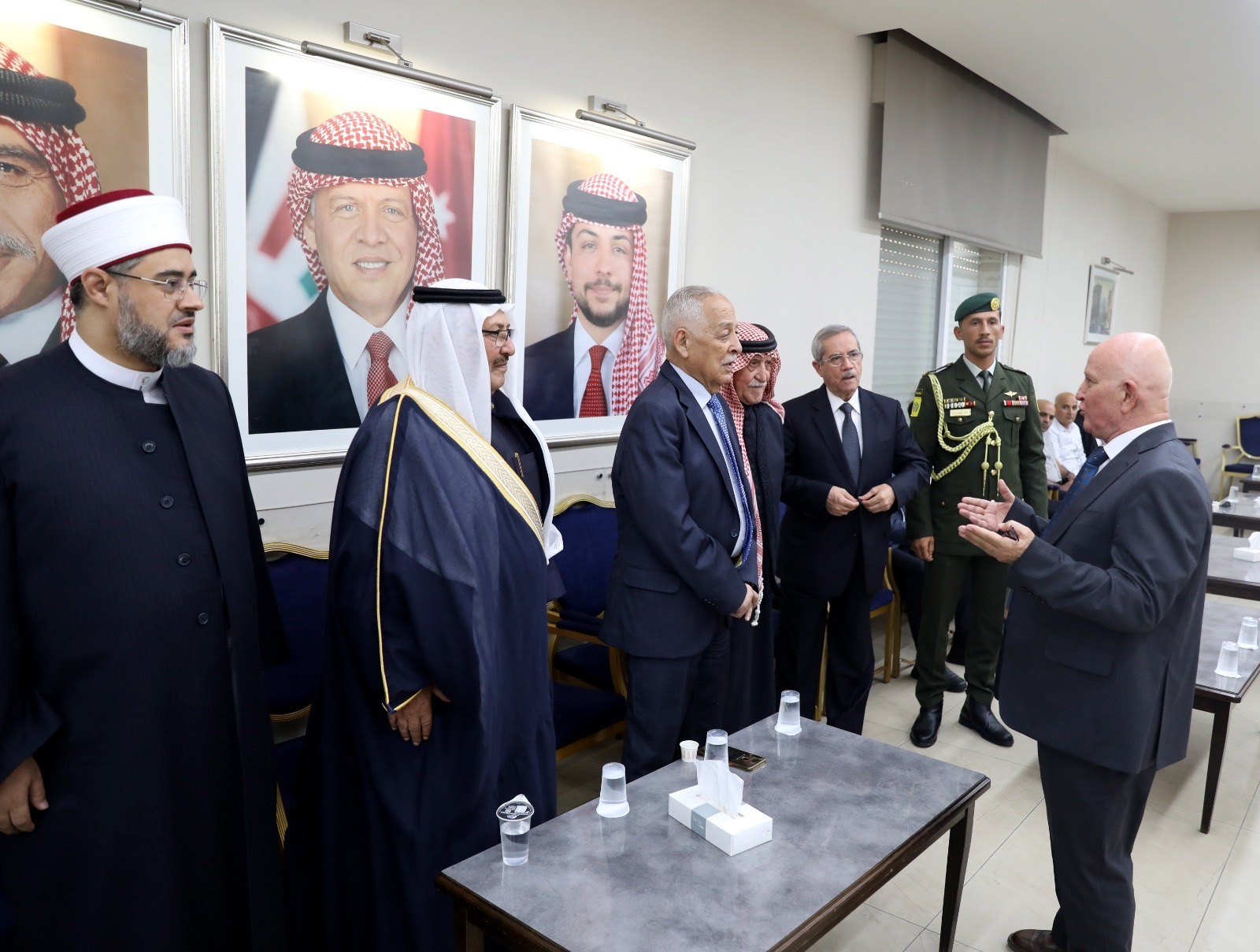 مندوبا عن الملك وولي العهد. العيسوي يعزي عشيرة المجالي"صورة"