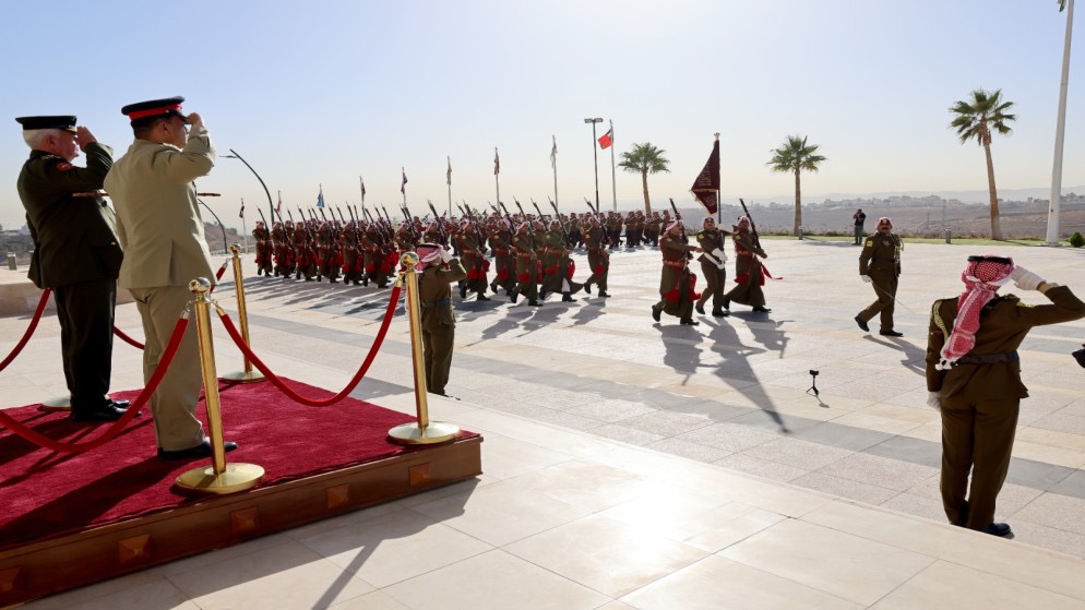 صورة حول : رئيس الأركان يلتقي نظيره الباكستاني لتعزيز التعاون العسكري رئيس الأركان يلتقي نظيره الباكستاني لتعزيز التعاون العسكري