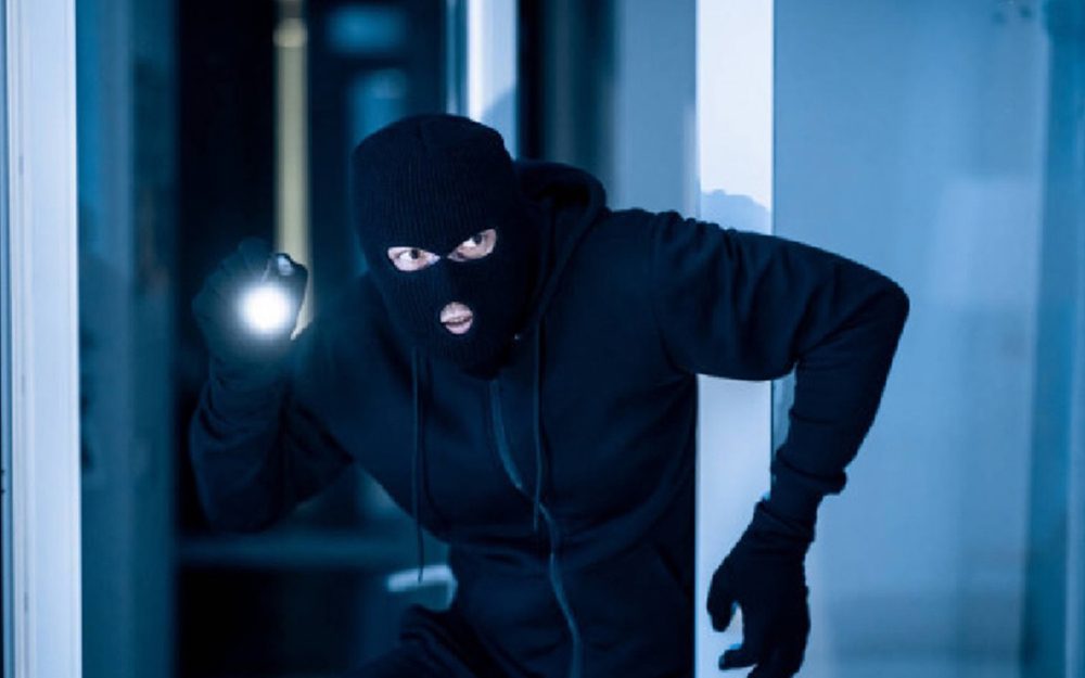 صورة حول : لصوص يحفرون نفقًا من مسجد لمحاولة سرقة مكتب بريد لصوص يحفرون نفقًا من مسجد لمحاولة سرقة مكتب بريد