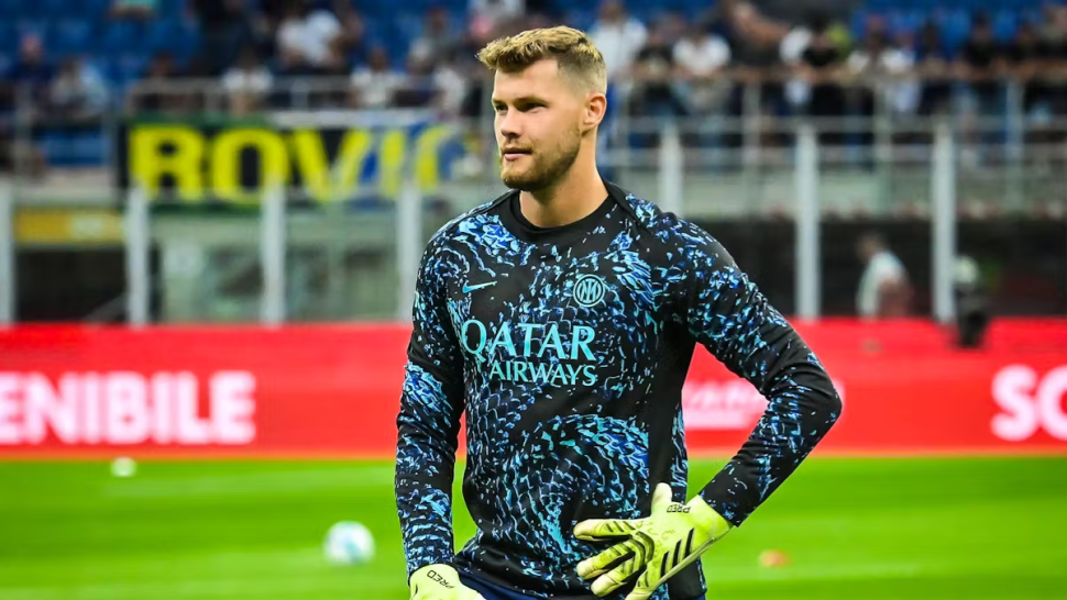 صورة حول : حارس إنتر ميلان يدهس رجلاً مسنًا قرب مركز التدريب حارس إنتر ميلان يدهس رجلاً مسنًا قرب مركز التدريب