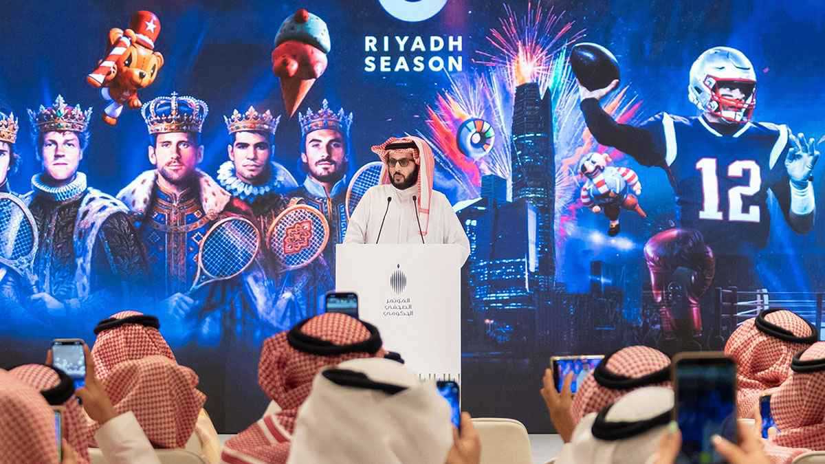 تركي آل الشيخ يلوّح بمباراة إسبانية في موسم الرياض