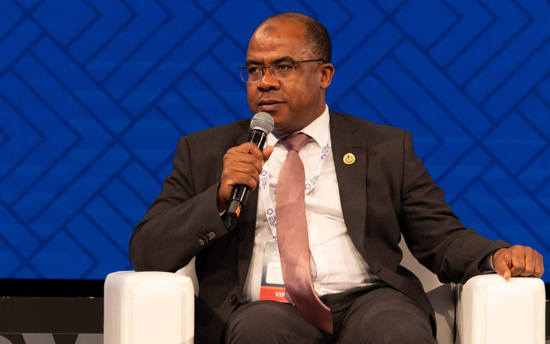 صورة حول : وزير النفط الليبي: نسعى لرفع إنتاج النفط إلى 1.6 مليون برميل يومياً وزير النفط الليبي: نسعى لرفع إنتاج النفط إلى 1.6 مليون برميل يومياً