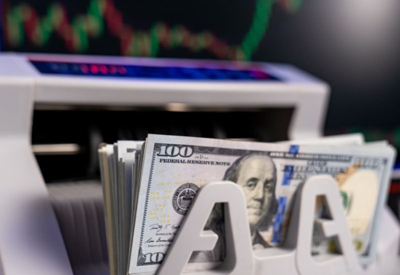 الدولار الأمريكي يتجه نحو أكبر تراجع أسبوعي منذ يوليو