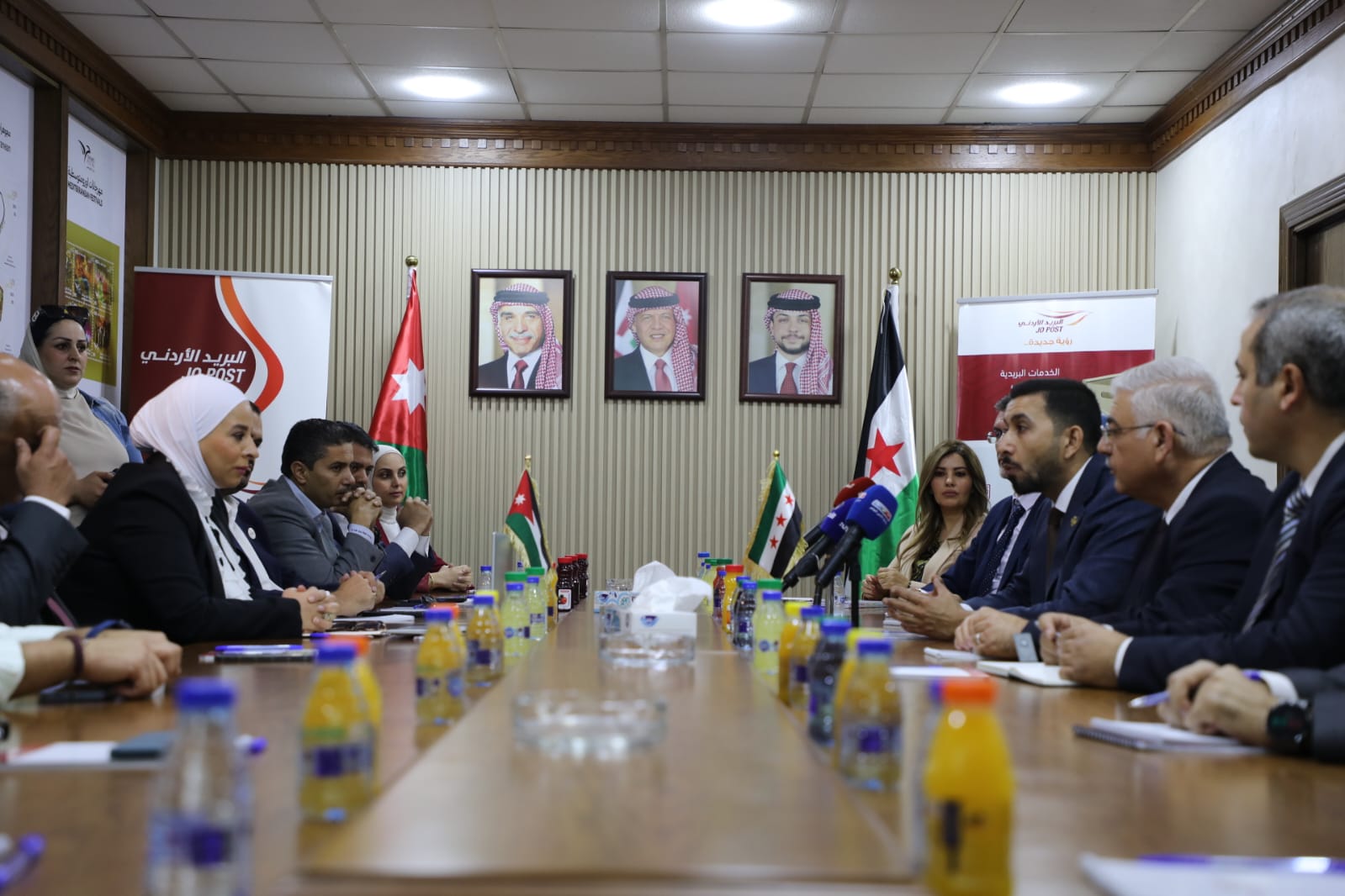 مدير عام المؤسسة السورية للبريد يزور البريد الأردني