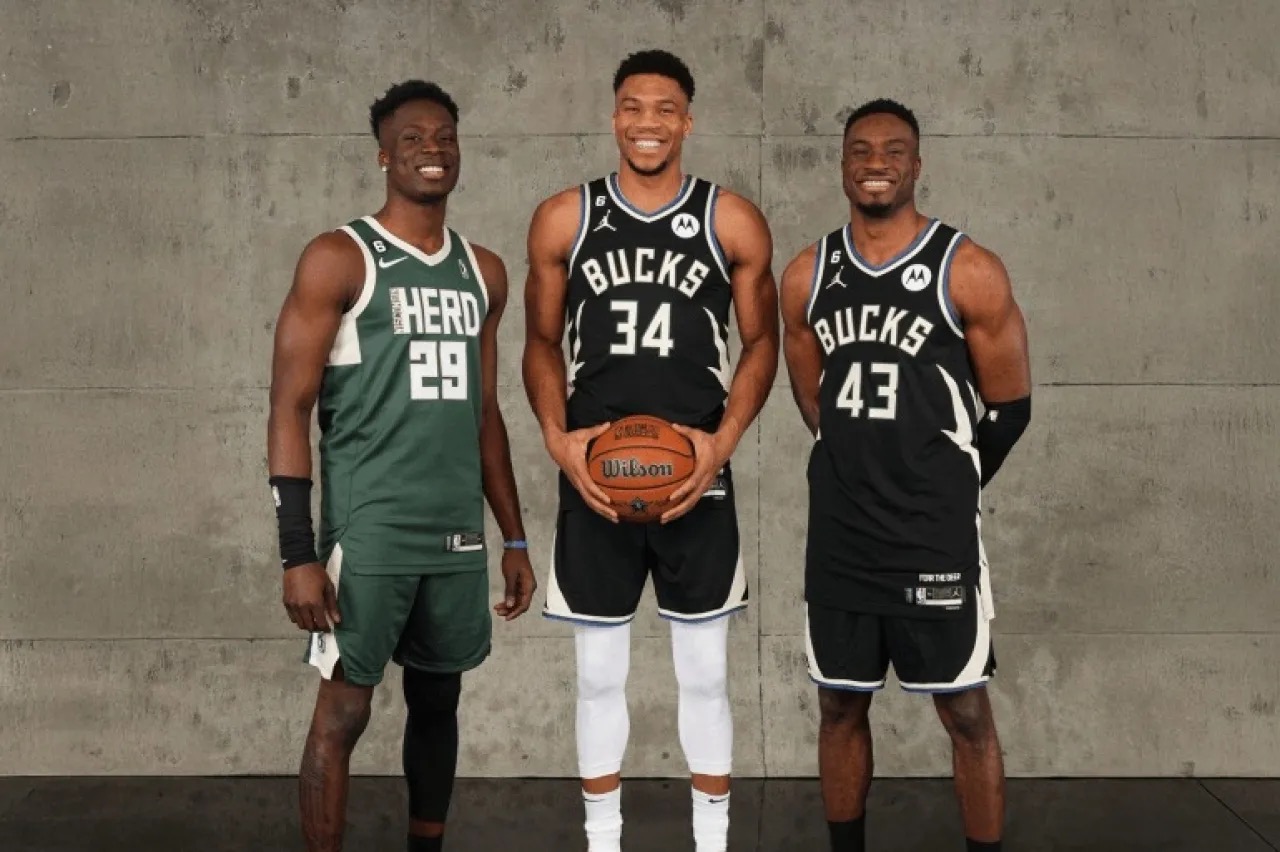 ثلاثة أشقاء يشكلون تاريخًا جديدًا في باكس