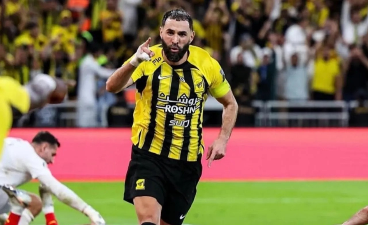 فنربخشة التركي يطلب بنزيما في الانتقالات الشتوية