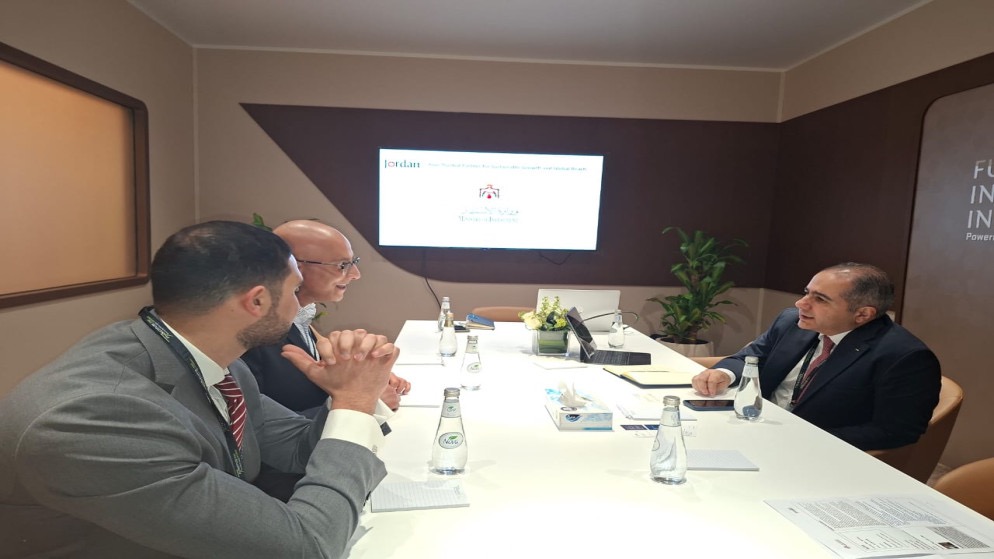 أبو غزالة يبحث فرص استثمارية في مؤتمر مستقبل الاستثمار بالرياض