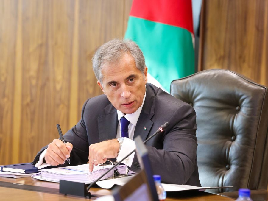 حسان يكشف خطط الحكومة لحل ازدحام عمان