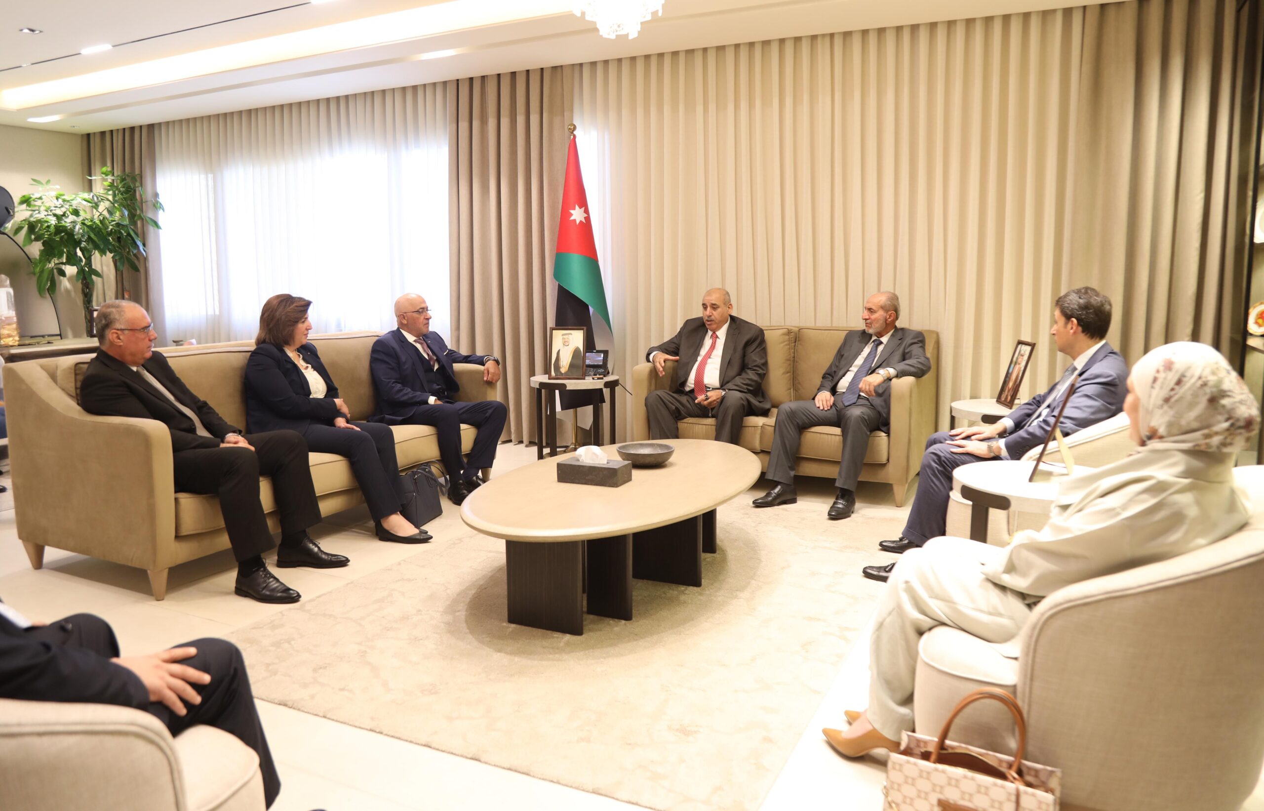 القاضي يلتقي رئيس وأعضاء مجلس مفوضي الهيئة المستقلة للانتخاب