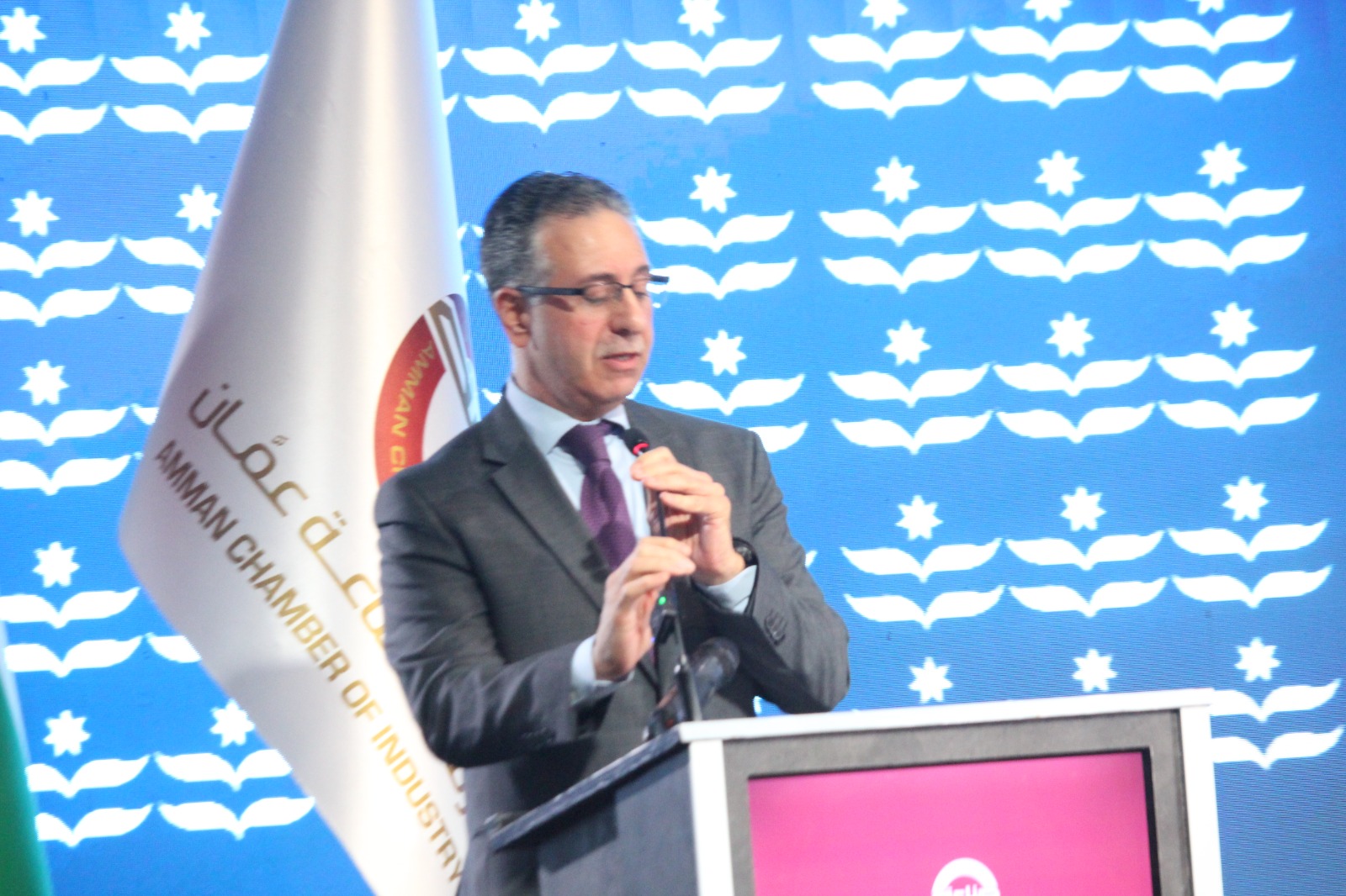 جعفر حسان يكرم 100 شركة صناعية في الأردن .. فيديو وصور