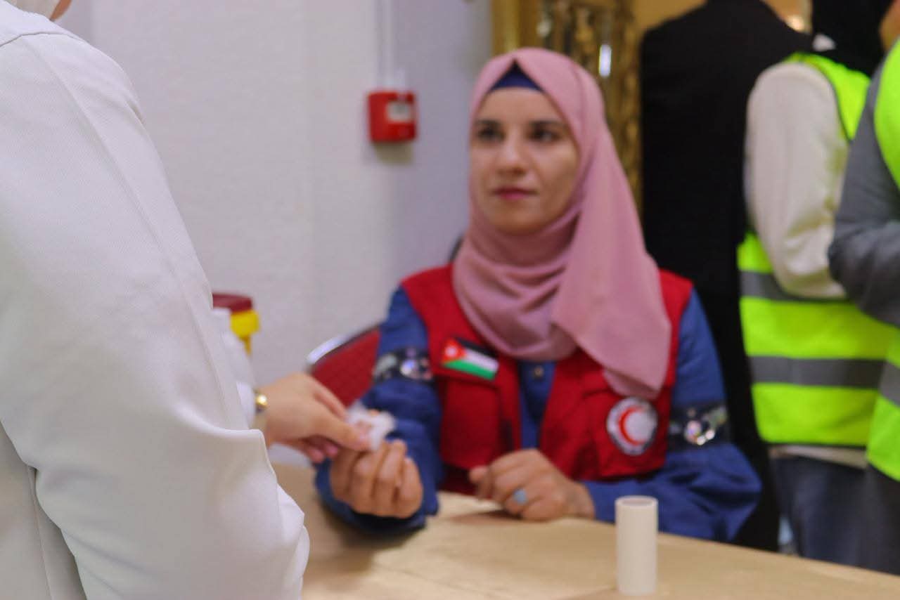 الهلال الأحمر الأردني فرع الطفيلة يشارك بحملةالتبرع بالدم