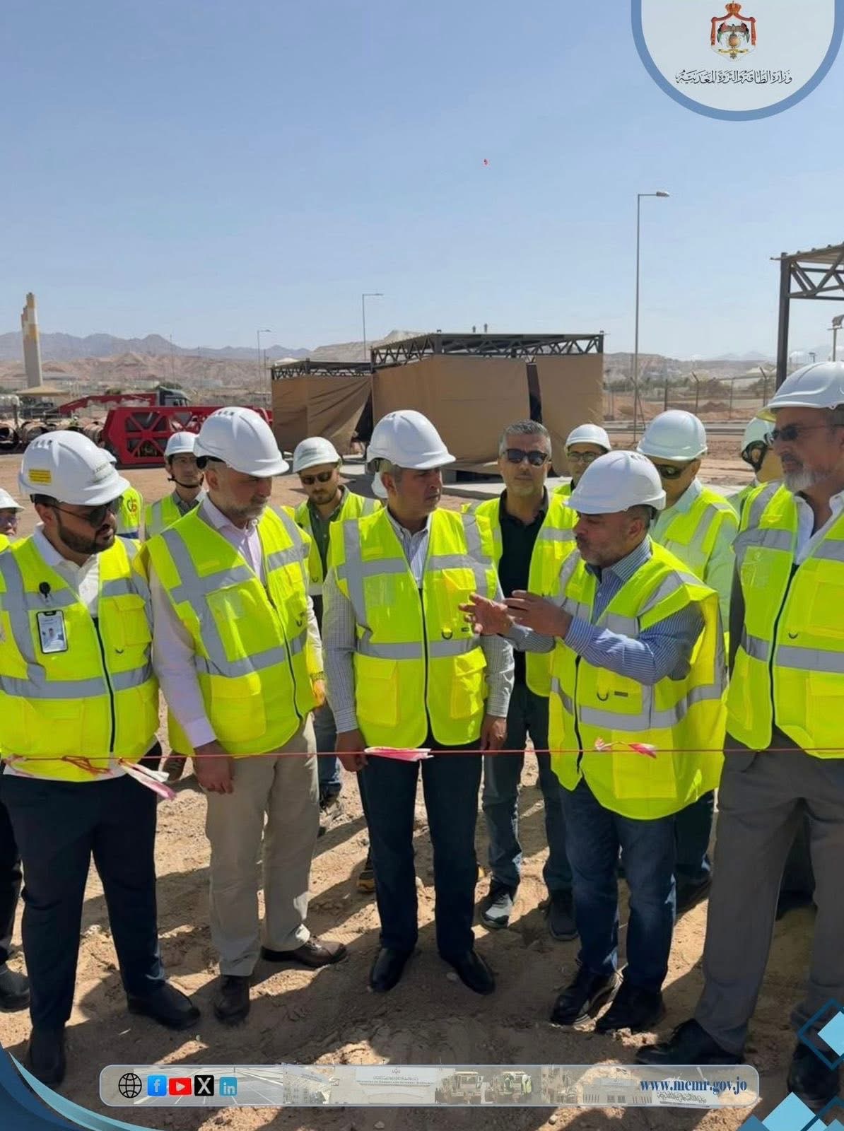 الخرابشة يتفقد مشروع تطوير ميناء الغاز الطبيعي المسال في العقبة