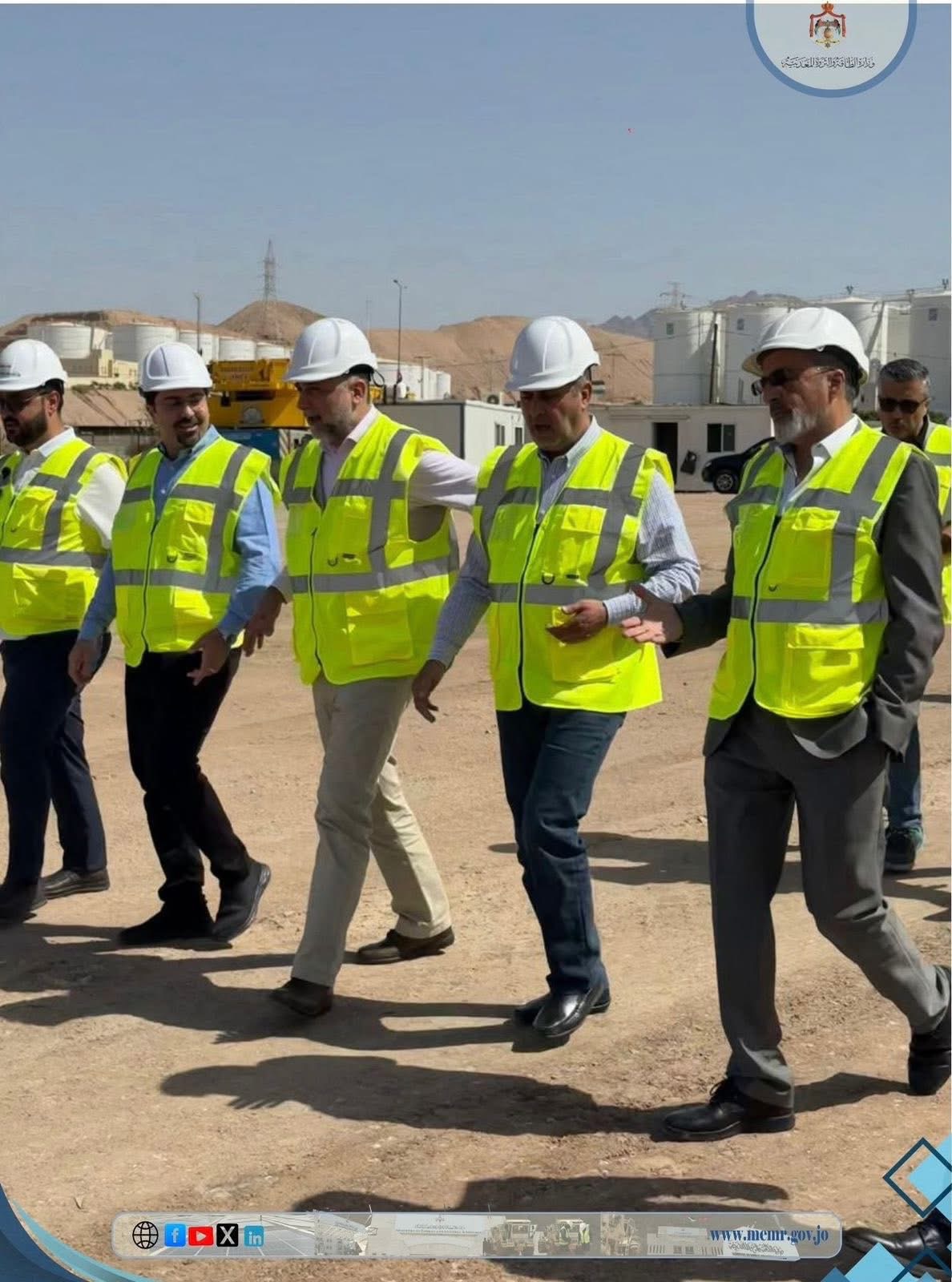 الخرابشة يتفقد مشروع تطوير ميناء الغاز الطبيعي المسال في العقبة