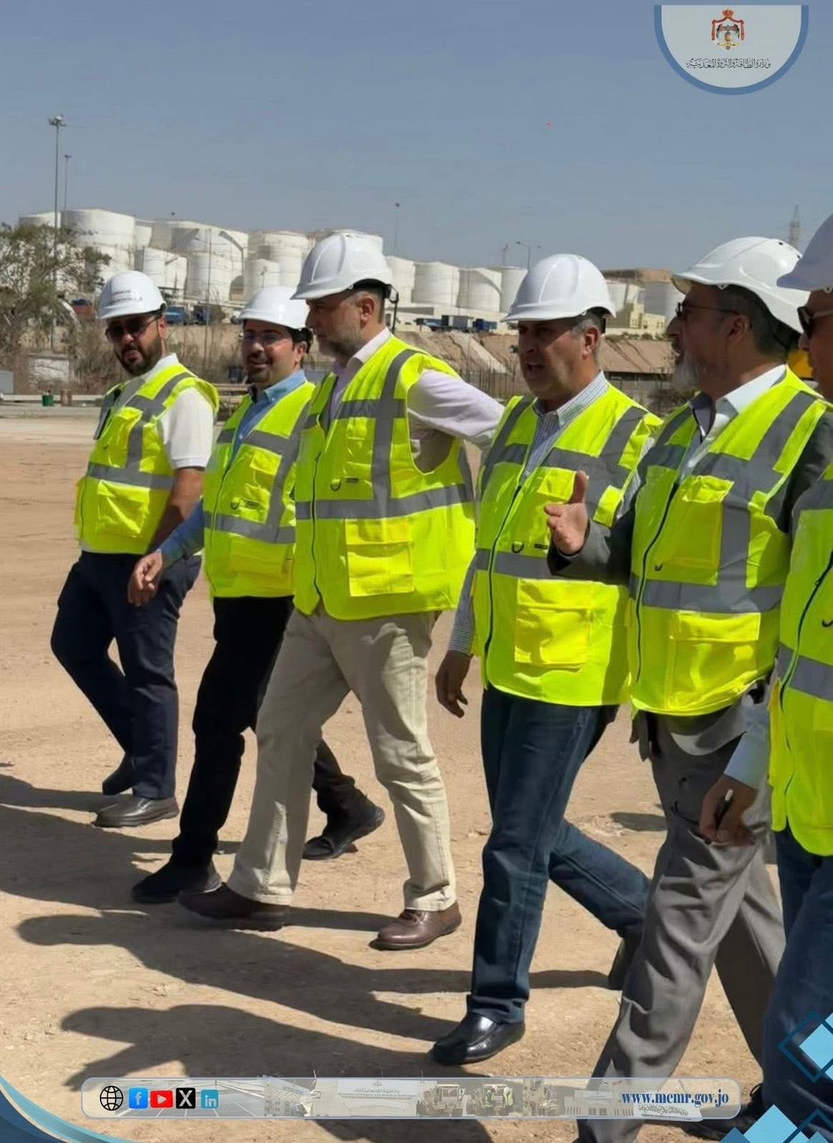 الخرابشة يتفقد مشروع تطوير ميناء الغاز الطبيعي المسال في العقبة