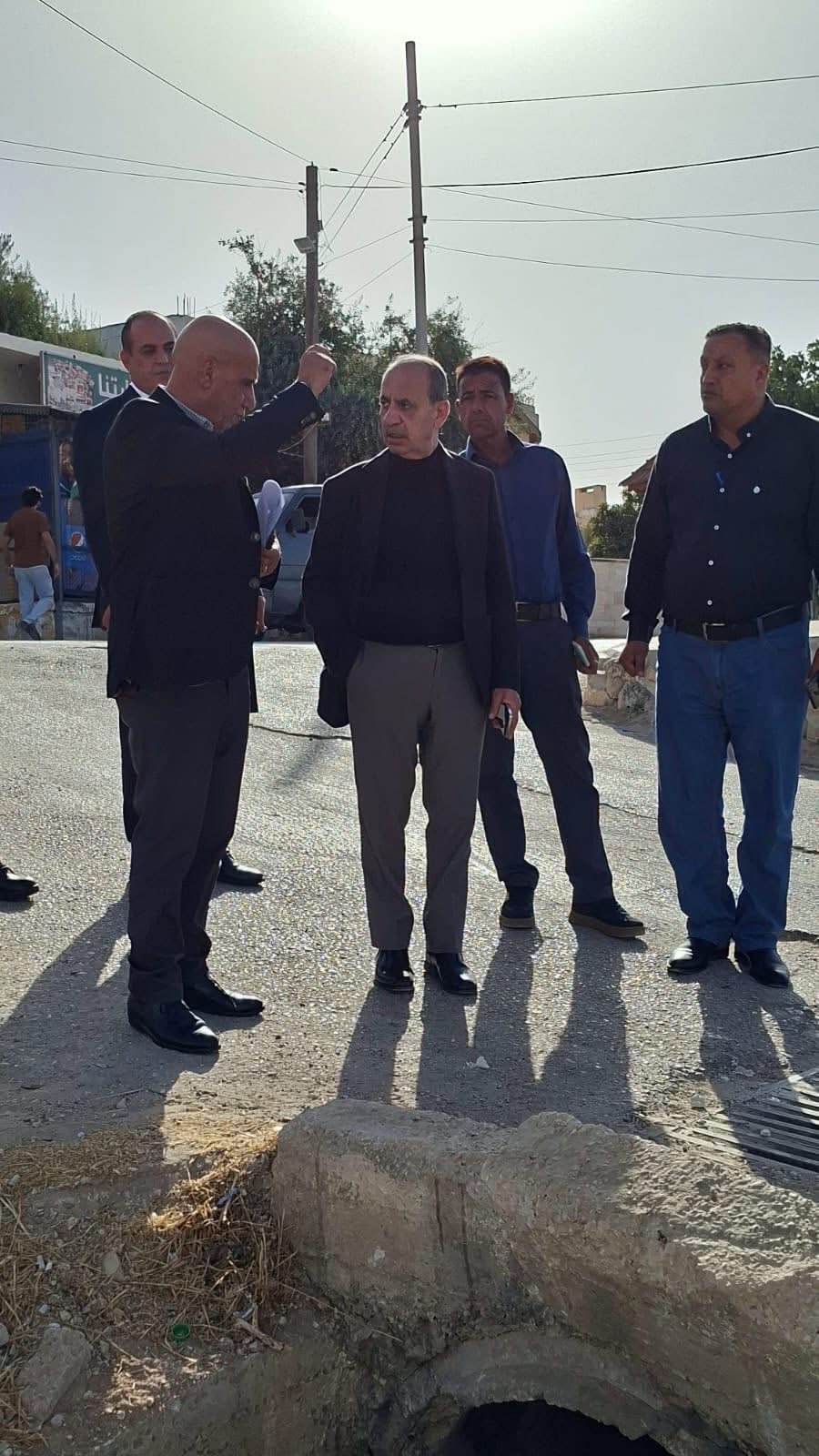 وزير الإدارة المحلية يتفقد بلديات لواء ذيبان ويؤكد ضرورة تحسين الخدمات ورفع كفاءة الكوادر