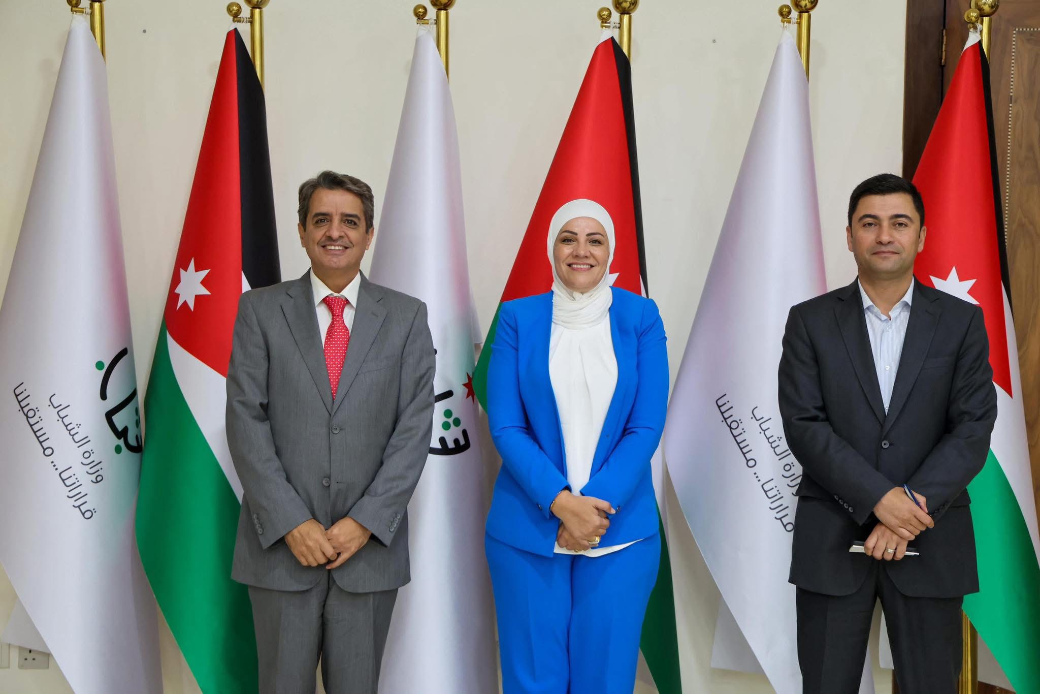 صورة حول : في إطار اللقاءات التواصلية مع الفائزين بجائزة الحسين بن عبدالله الثاني للعمل التطوعي في إطار اللقاءات التواصلية مع الفائزين بجائزة الحسين بن عبدالله الثاني للعمل التطوعي