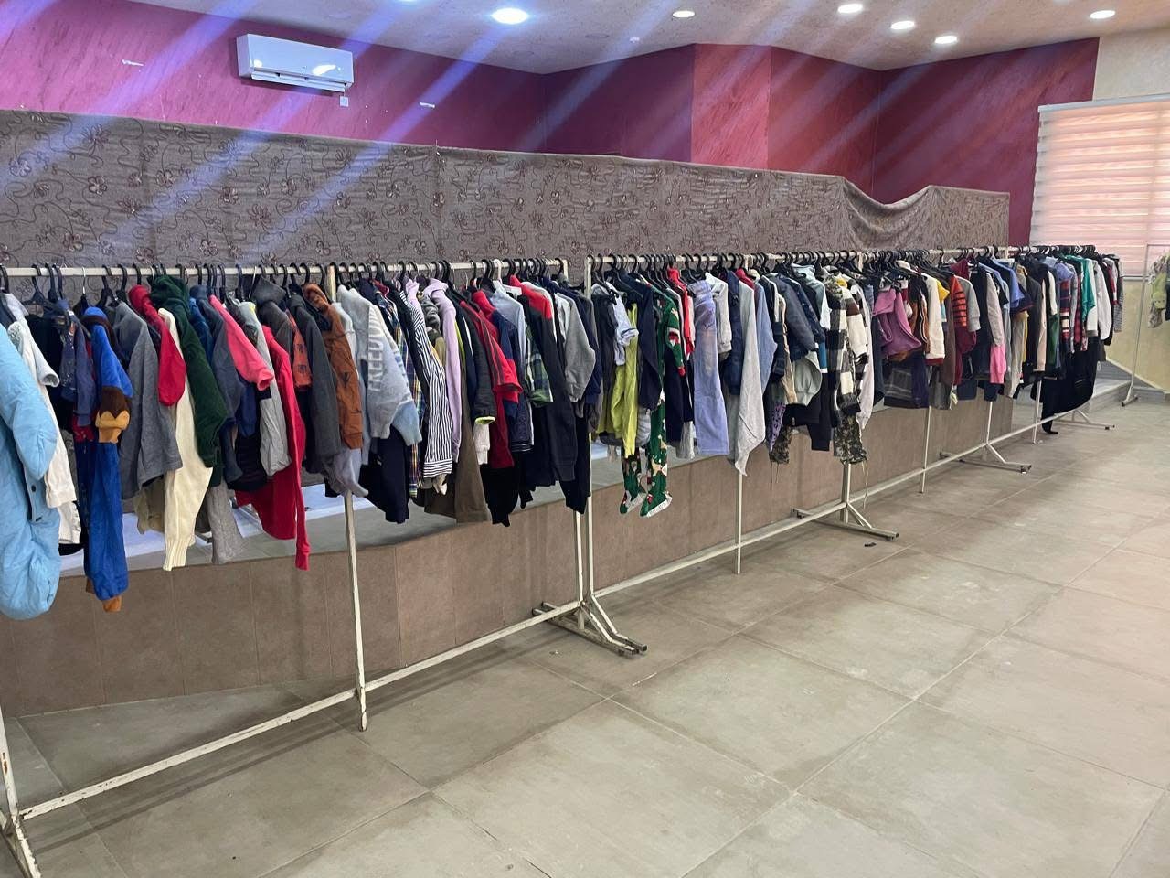 بنك الملابس يوزع 8500 قطعة في منشية الزعتري بالمفرق