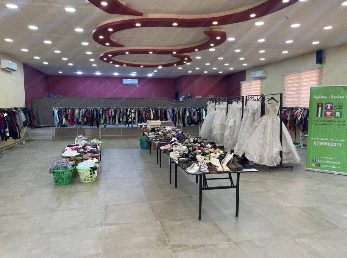 بنك الملابس يوزع 8500 قطعة في منشية الزعتري بالمفرق