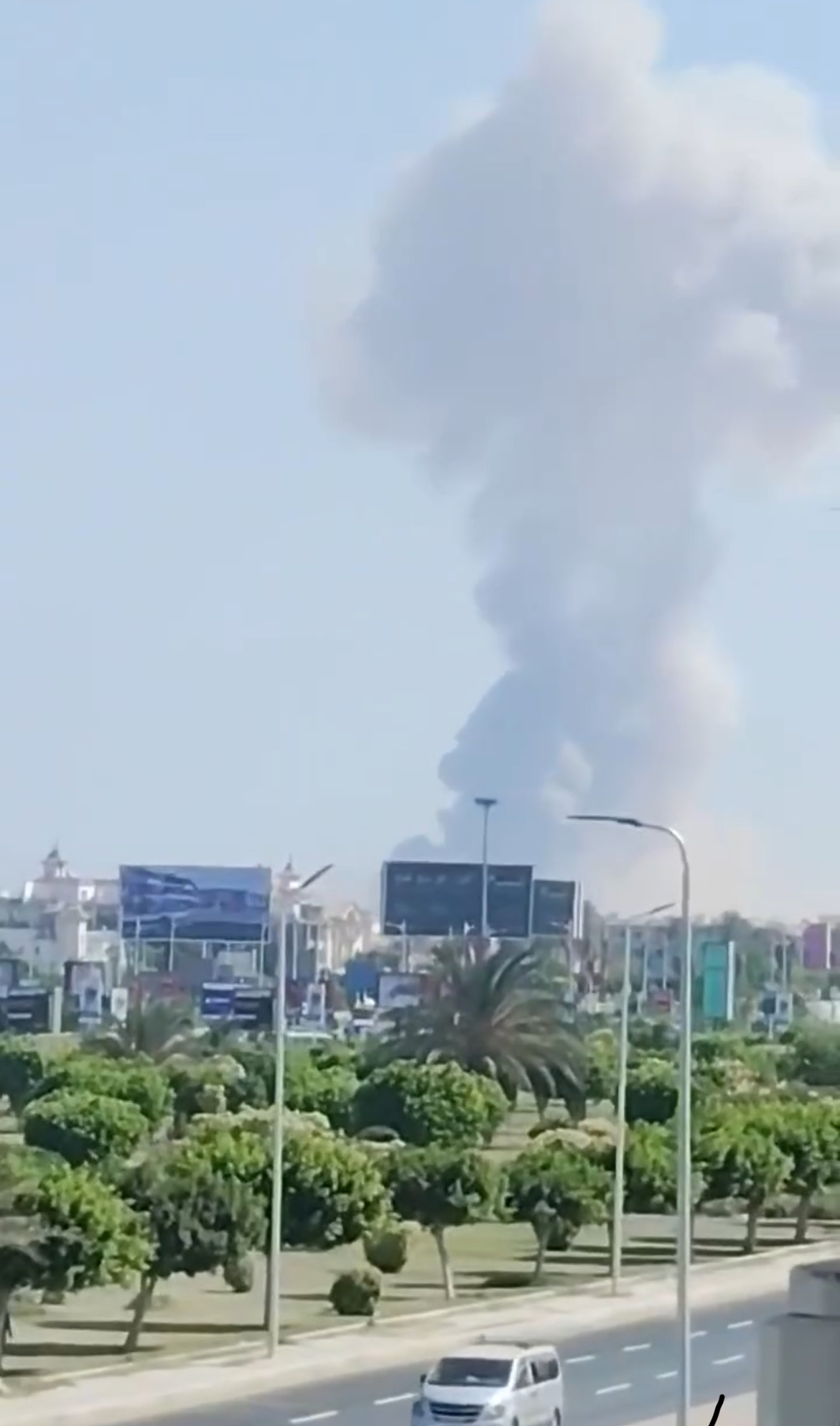 صورة حول : الجيش المصري: انفجار الهايكستب ناتج عن تفكيك عبوات ناسفة قديمة وتمت السيطرة على الحادث الجيش المصري: انفجار الهايكستب ناتج عن تفكيك عبوات ناسفة قديمة وتمت السيطرة على الحادث