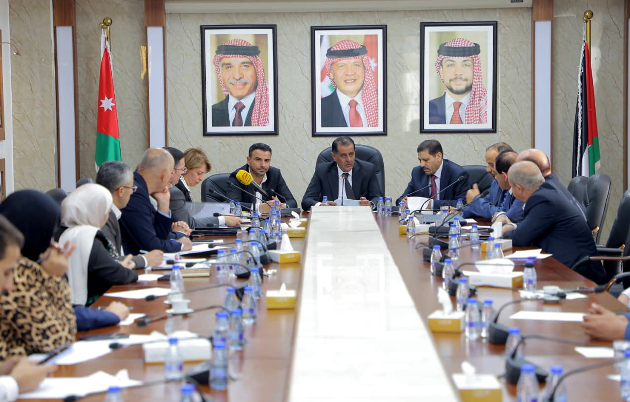 الإدارية النيابية تبحث آليات التعيين من مخزون “الخدمة والإدارة العامة”