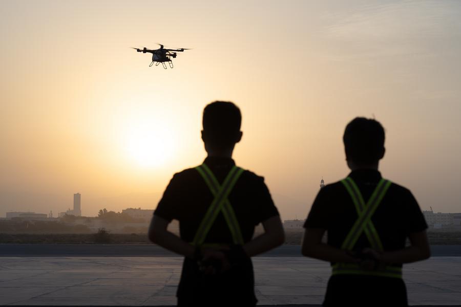 صورة حول : الإمارات تتحول إلى مركز عالمي الإمارات تتحول إلى مركز عالمي