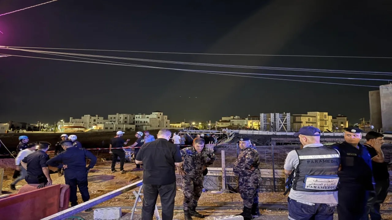 صورة حول : إصابة 5 أشخاص بانهيار صبة خرسانية إصابة 5 أشخاص بانهيار صبة خرسانية