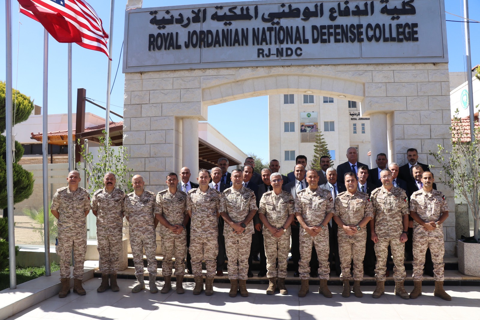 صورة حول : اختتام برنامج الدراسات الموازية لمحاضري العلوم العسكرية والمواطنة في الجامعات الأردنية اختتام برنامج الدراسات الموازية لمحاضري العلوم العسكرية والمواطنة في الجامعات الأردنية