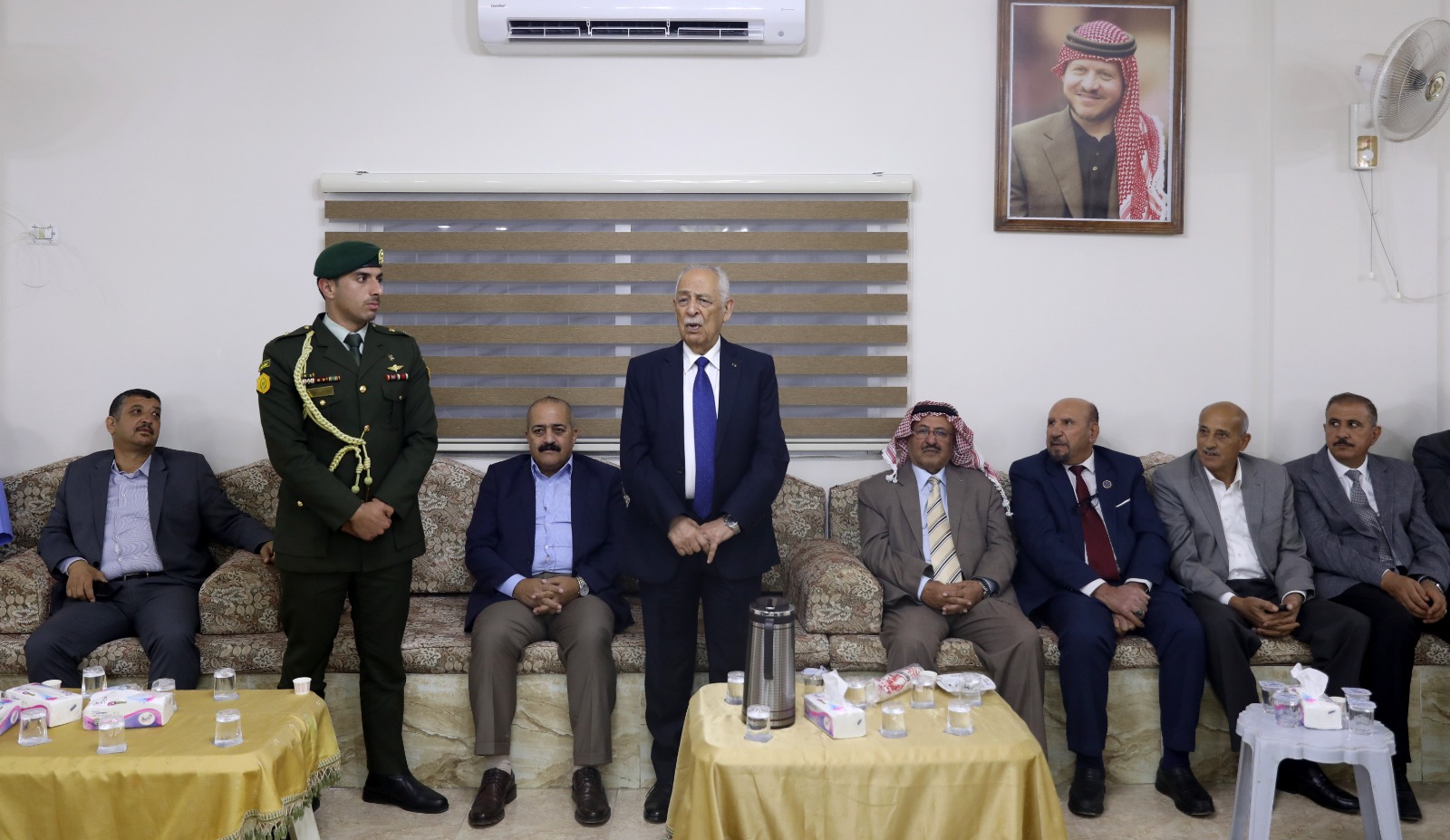 *مندوبا عن الملك وولي العهد. العيسوي يعزي عشيرتي الزعبي والحوارات*