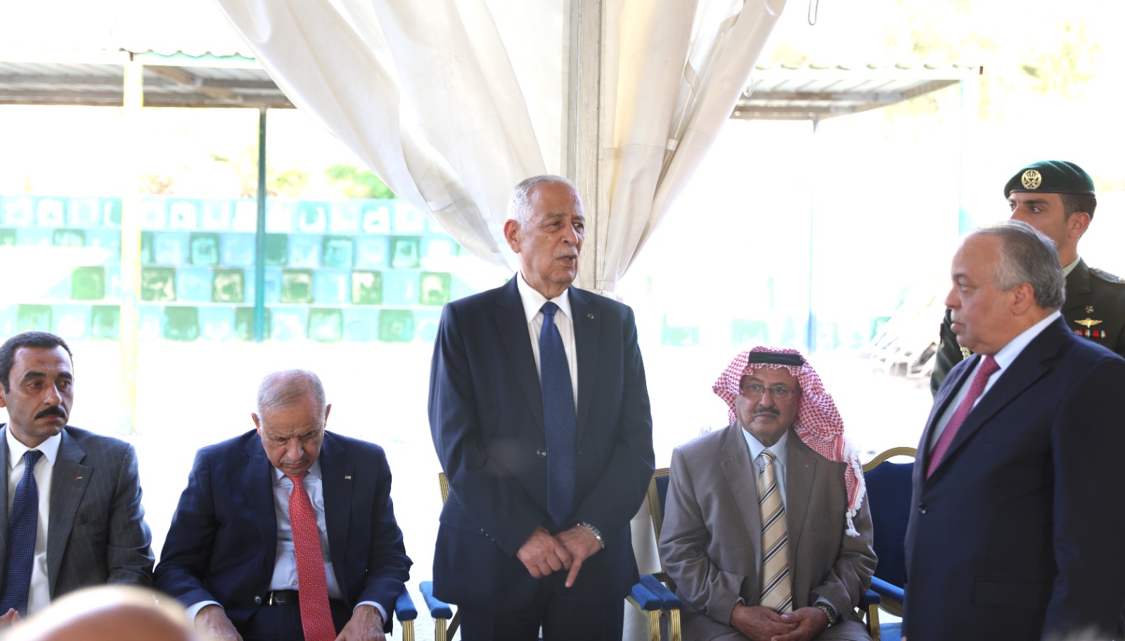 *مندوبا عن الملك وولي العهد. العيسوي يعزي عشيرتي الزعبي والحوارات*