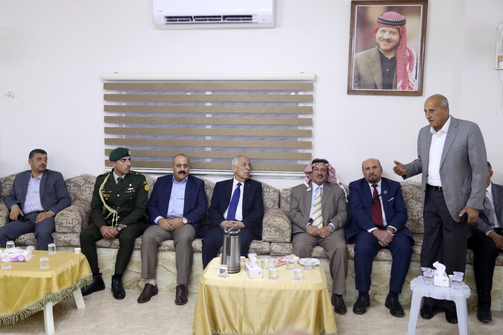 *مندوبا عن الملك وولي العهد. العيسوي يعزي عشيرتي الزعبي والحوارات*