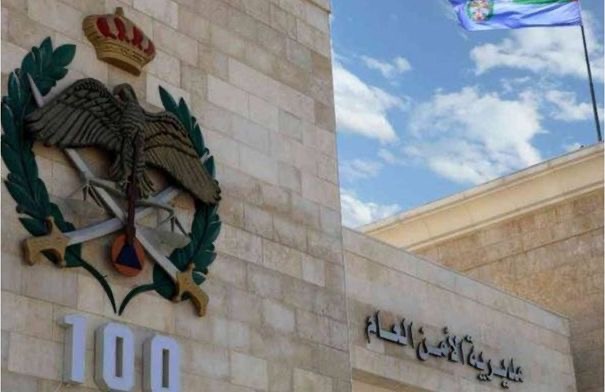 صورة حول : الدفاع المدني يخمد حريق مركبة الدفاع المدني يخمد حريق مركبة