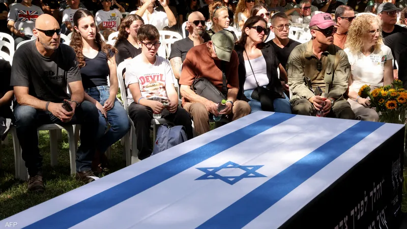 صورة حول : إسرائيل تتسلم جثماني رهينتين من غزة عبر الصليب الأحمر إسرائيل تتسلم جثماني رهينتين من غزة عبر الصليب الأحمر