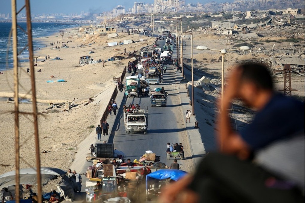 صورة حول : الاحتلال يلقي منشورات الاحتلال يلقي منشورات