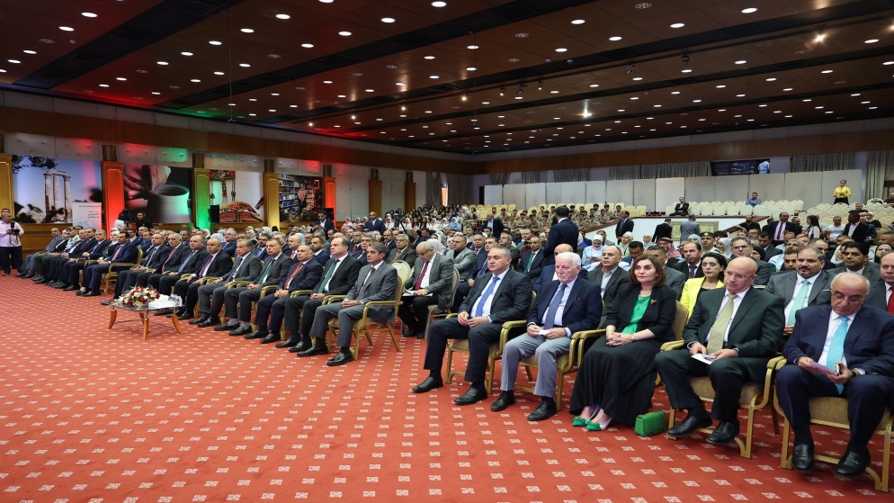 صورة حول : وزير التربية يحتفل بالمعلمين وزير التربية يحتفل بالمعلمين