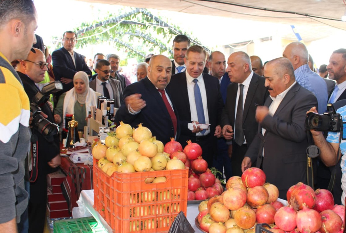 صورة حول : الإقبال الكبير يمدد مهرجان الرمان في إربد الإقبال الكبير يمدد مهرجان الرمان في إربد