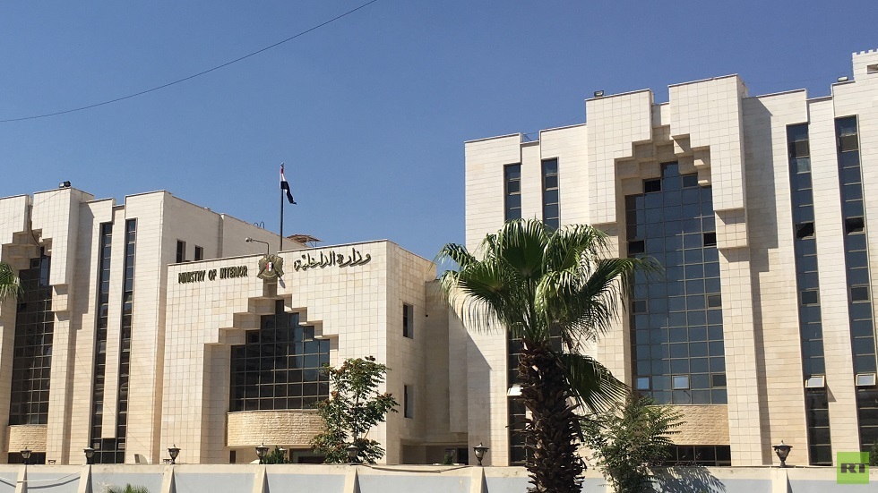 صورة حول : الداخلية السورية: القبض على ثلاثة أشقاء نفذوا اعتداءً مسلحًا داخل كلية الآداب بجامعة دمشق الداخلية السورية: القبض على ثلاثة أشقاء نفذوا اعتداءً مسلحًا داخل كلية الآداب بجامعة دمشق