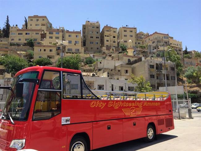 باص عمان المكشوف ينقل السيدات في جولات ترفيهية وثقافية داخل العاصمة