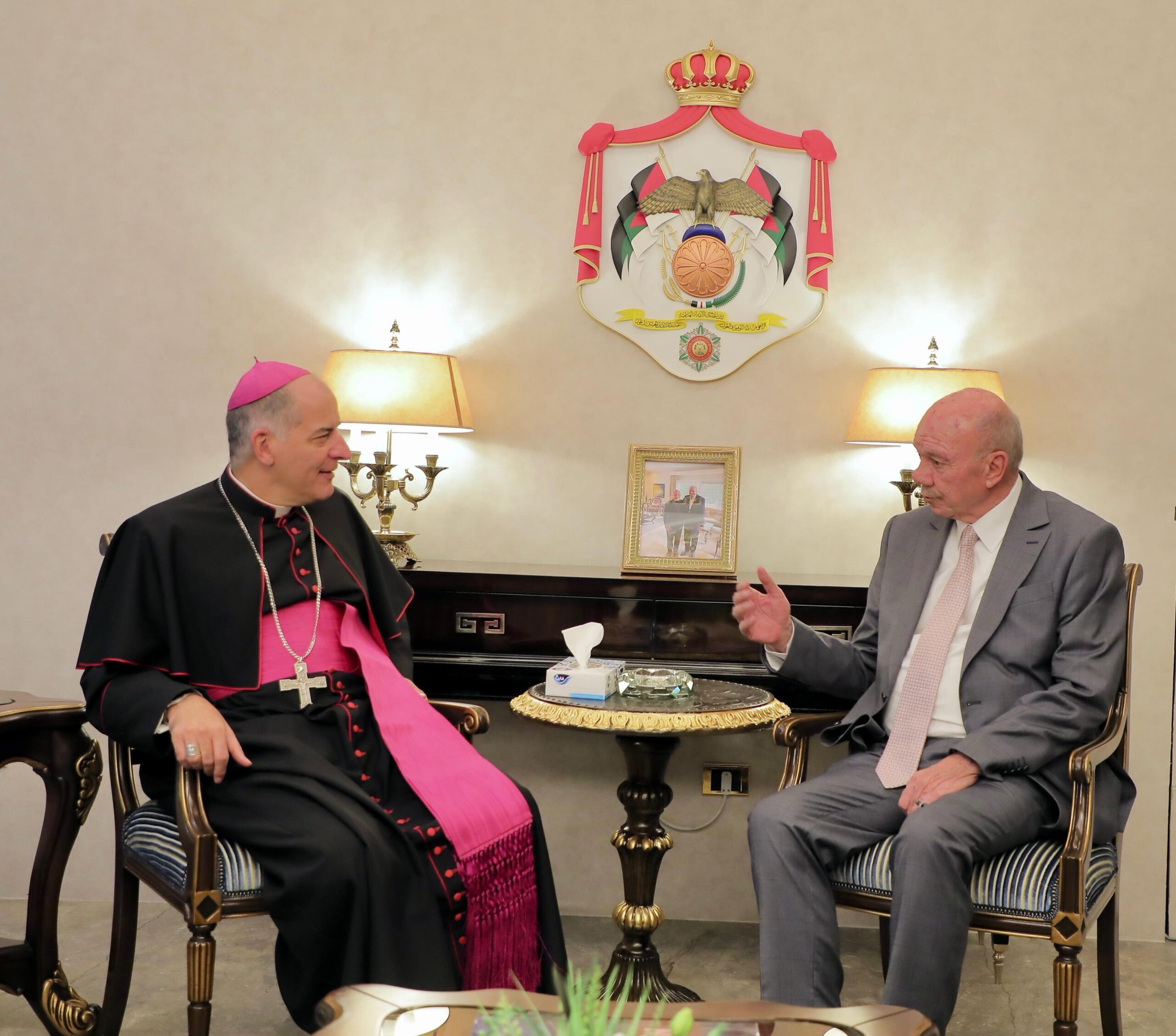 رئيس مجلس الأعيان يجتمع بسفير الفاتيكان وسفيرة التشيك