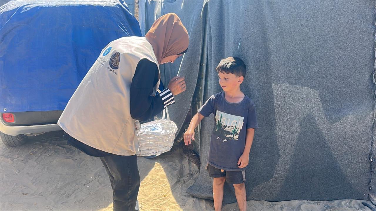 صورة حول : الهيئة الأردنية الهاشمية توزع وجبات ساخنة على الأسر المتضررة في شمال غزة"صور" الهيئة الأردنية الهاشمية توزع وجبات ساخنة على الأسر المتضررة في شمال غزة"صور"