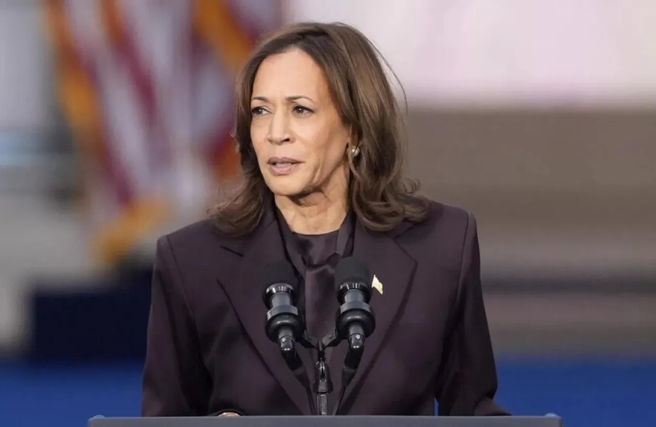 كامالا هاريس تشكك بشرعية فوز ترامب