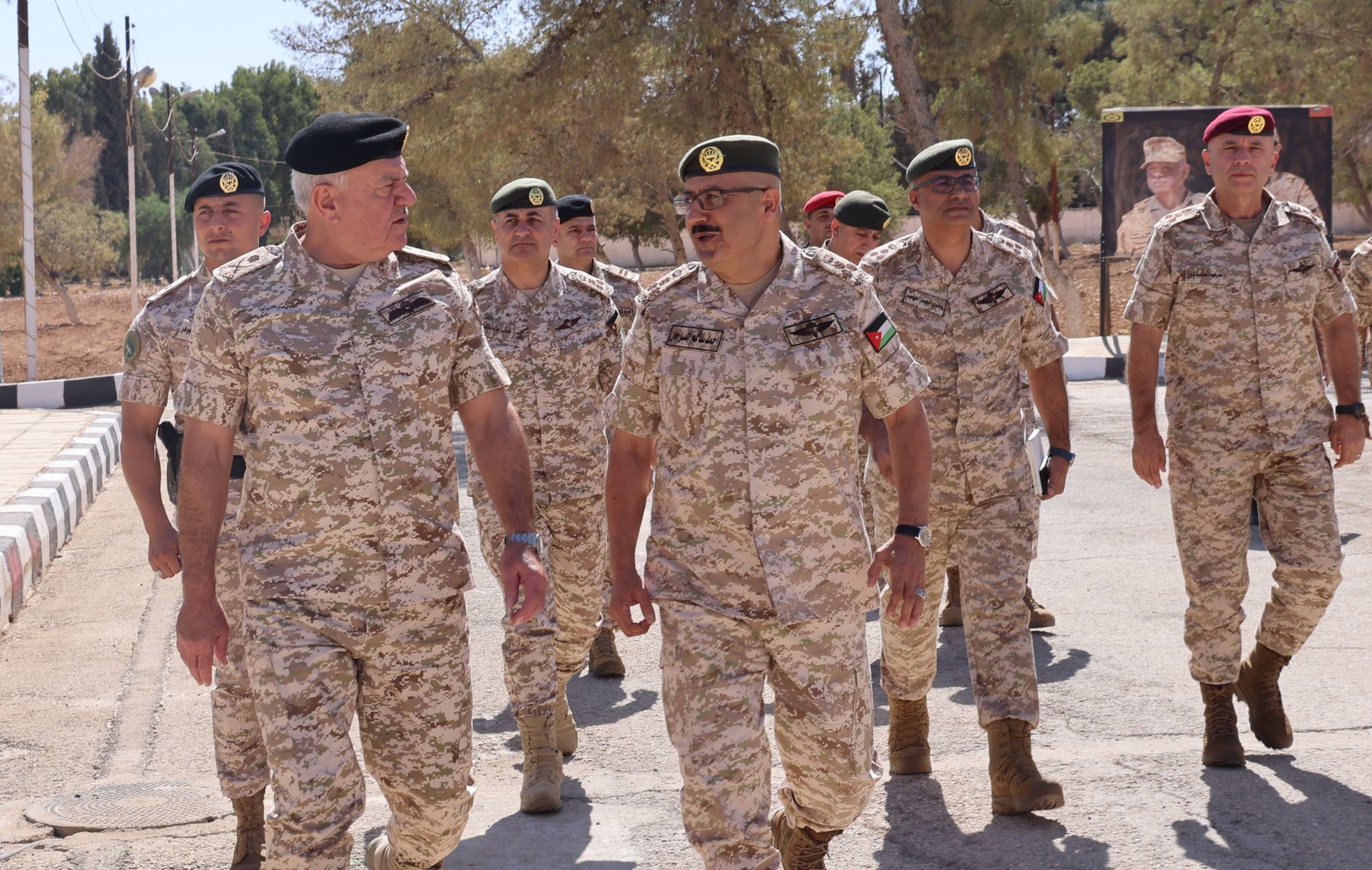 الحنيطي يتفقد المنطقة العسكرية الشرقية