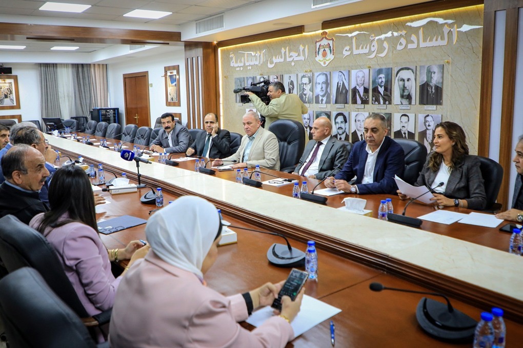 صورة حول : كتلتا “تقدم” و”إرادة” تعقدان اجتماعًا تشاوريًا كتلتا “تقدم” و”إرادة” تعقدان اجتماعًا تشاوريًا